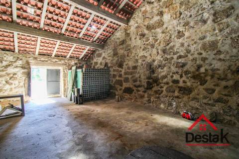 Moradia em Pedra para Restaurar em Viseu