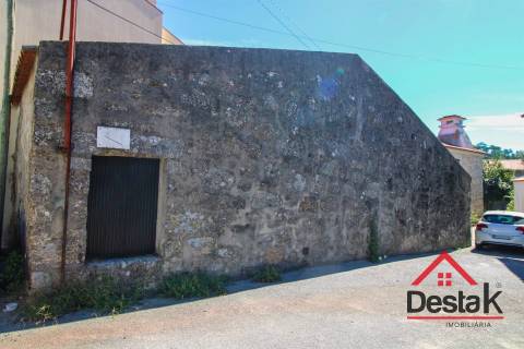 Moradia em Pedra para Restaurar em Viseu