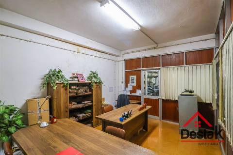 Armazém para venda no centro de viseu