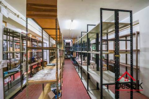 Armazém para venda no centro de viseu