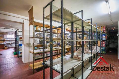 Armazém para venda no centro de viseu