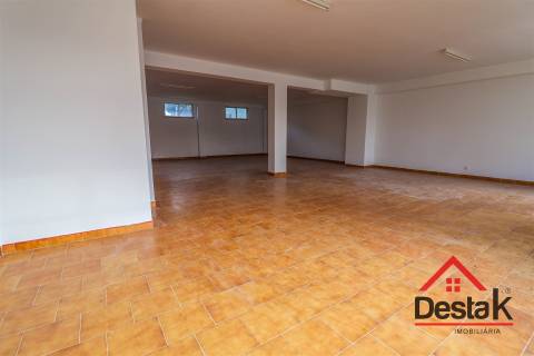 Loja com Potencial de Investimento e Transformação em Habitação