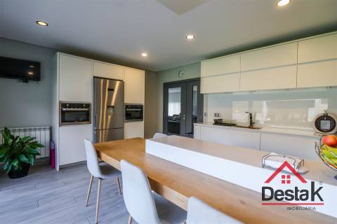 Moradia isolada V4 situada no Sátão