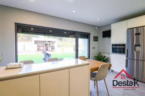 Moradia isolada V4 situada no Sátão