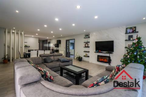 Moradia isolada V4 situada no Sátão