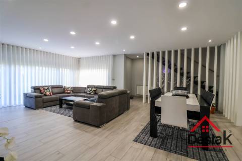 Moradia isolada V4 situada no Sátão