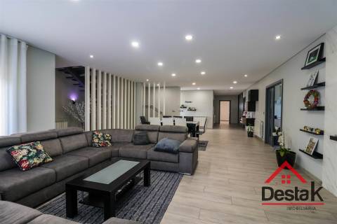 Moradia isolada V4 situada no Sátão