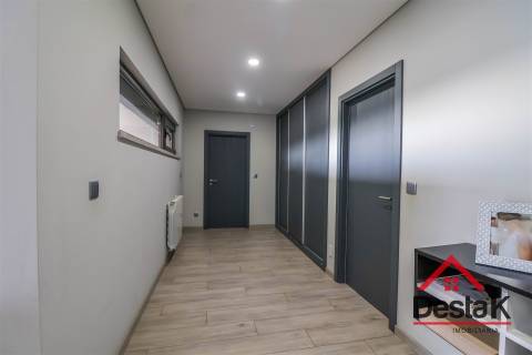 Moradia isolada V4 situada no Sátão