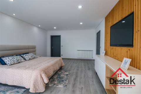 Moradia isolada V4 situada no Sátão