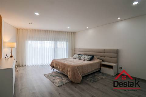 Moradia isolada V4 situada no Sátão