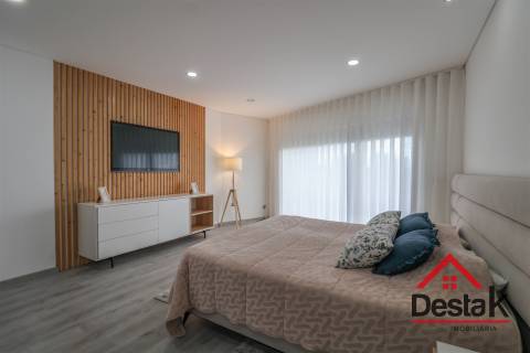 Moradia isolada V4 situada no Sátão