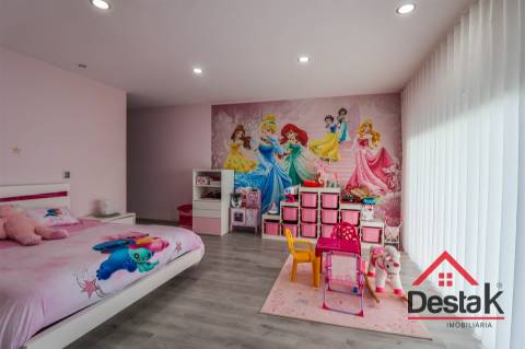 Moradia isolada V4 situada no Sátão