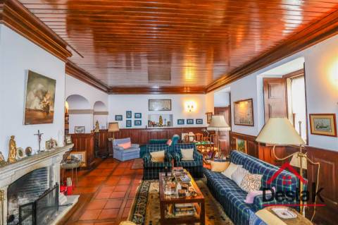 Casa senhorial situada em Rio de Moinhos