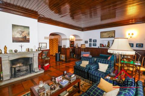 Casa senhorial situada em Rio de Moinhos