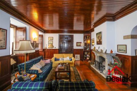 Casa senhorial situada em Rio de Moinhos
