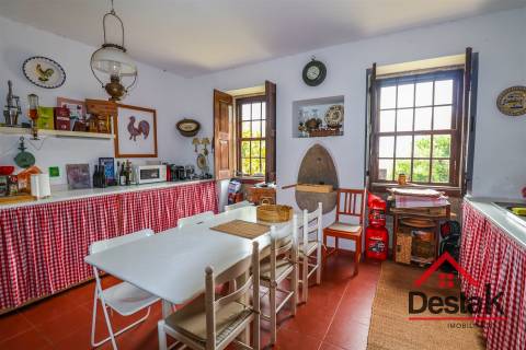 Casa senhorial situada em Rio de Moinhos