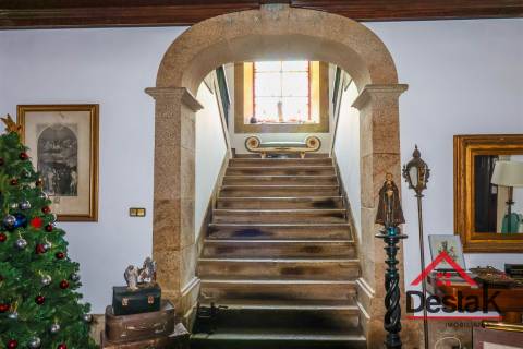 Casa senhorial situada em Rio de Moinhos