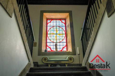 Casa senhorial situada em Rio de Moinhos