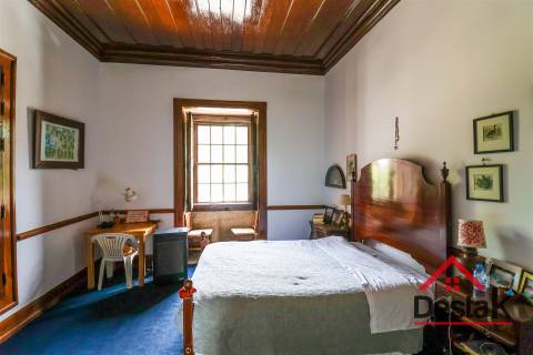 Casa senhorial situada em Rio de Moinhos