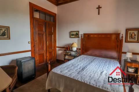 Casa senhorial situada em Rio de Moinhos