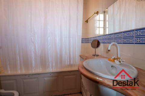 Casa senhorial situada em Rio de Moinhos