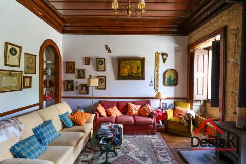 Casa senhorial situada em Rio de Moinhos