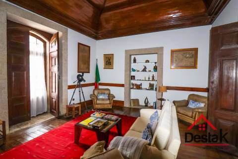 Casa senhorial situada em Rio de Moinhos