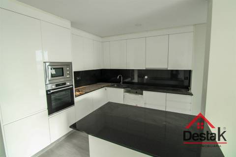 Apartamento T3+1 com terraço em Viseu