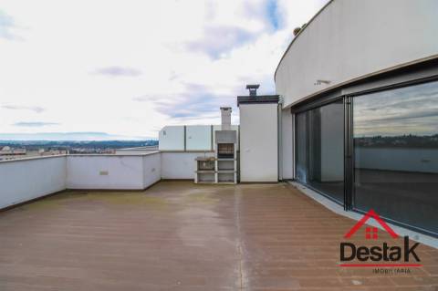 Apartamento T3+1 com terraço em Viseu