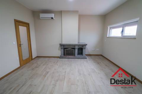 Oportunidade Única: Apartamento T2 Totalmente Remodelado