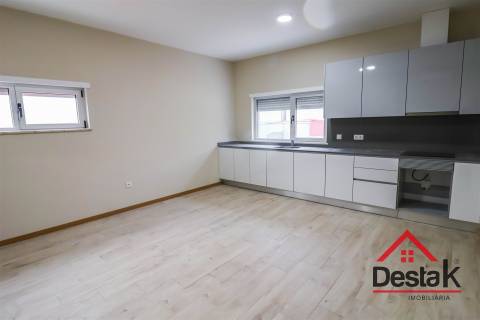 Oportunidade Única: Apartamento T2 Totalmente Remodelado