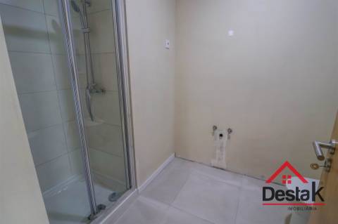 Oportunidade Única: Apartamento T2 Totalmente Remodelado