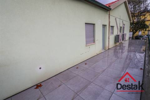 Oportunidade Única: Apartamento T2 Totalmente Remodelado