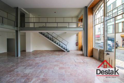 Loja em estado novo para arrendamento no centro de Viseu
