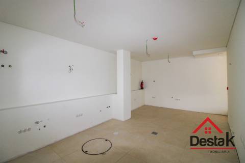 Loja em estado novo para arrendamento no centro de Viseu