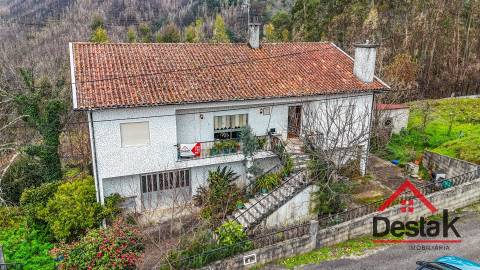 Moradia T5 em Castro Daire