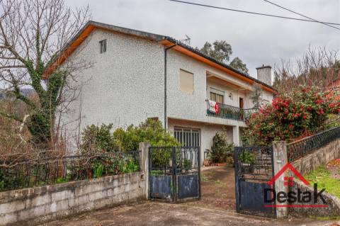 Moradia T5 em Castro Daire