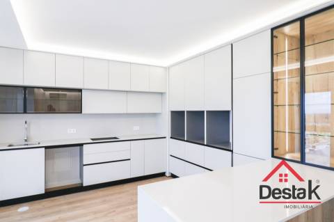 Apartamento T2+2 DUPLEX junto ao Palácio do Gelo