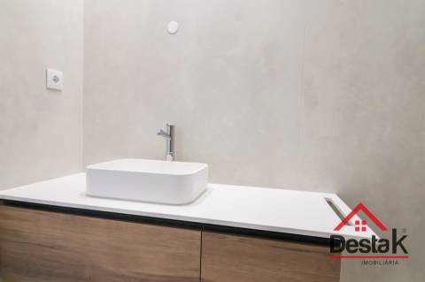 Apartamento T2+2 DUPLEX junto ao Palácio do Gelo