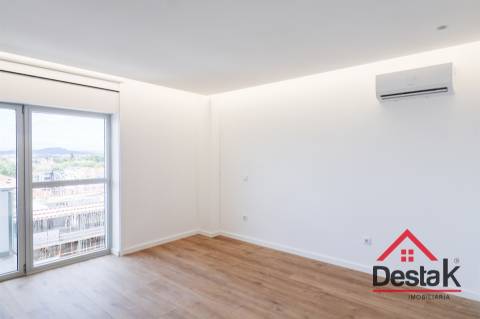 Apartamento T2+2 DUPLEX junto ao Palácio do Gelo