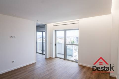 Apartamento T2+2 DUPLEX junto ao Palácio do Gelo