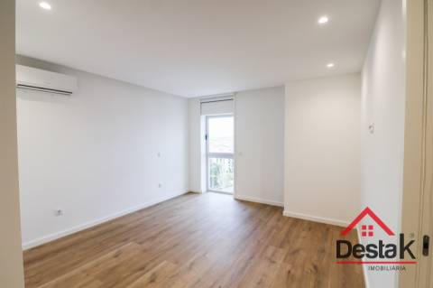 Apartamento T2+2 DUPLEX junto ao Palácio do Gelo