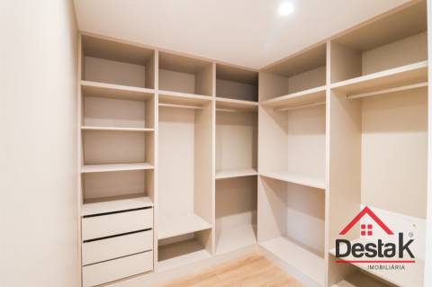 Apartamento T2+2 DUPLEX junto ao Palácio do Gelo