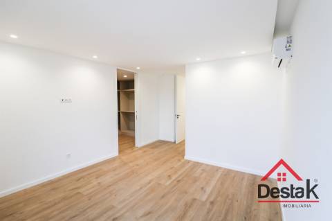 Apartamento T2+2 DUPLEX junto ao Palácio do Gelo