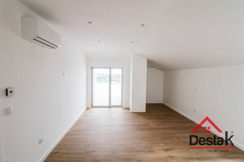 Apartamento T2+2 DUPLEX junto ao Palácio do Gelo