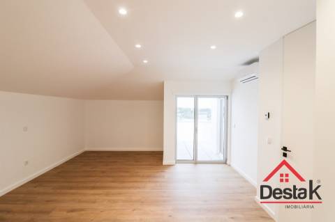 Apartamento T2+2 DUPLEX junto ao Palácio do Gelo