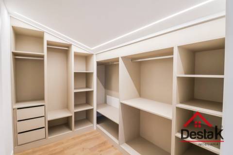 Apartamento T2+2 DUPLEX junto ao Palácio do Gelo