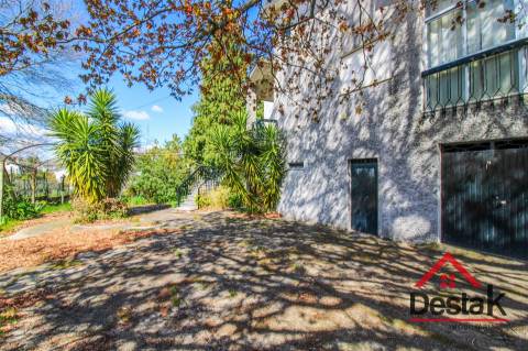 Lote terreno com 6500 m² para venda em Viseu