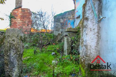 Moradia para Reconstruir em Viseu
