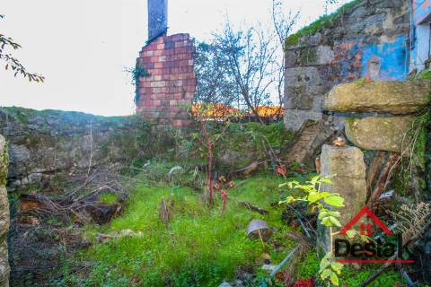 Moradia para Reconstruir em Viseu